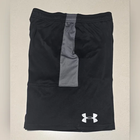 Under Armour Heatgear Loose Stunt Big Logo Shorts Boy's Youth S Small Black Gray - Picture 5 of 8